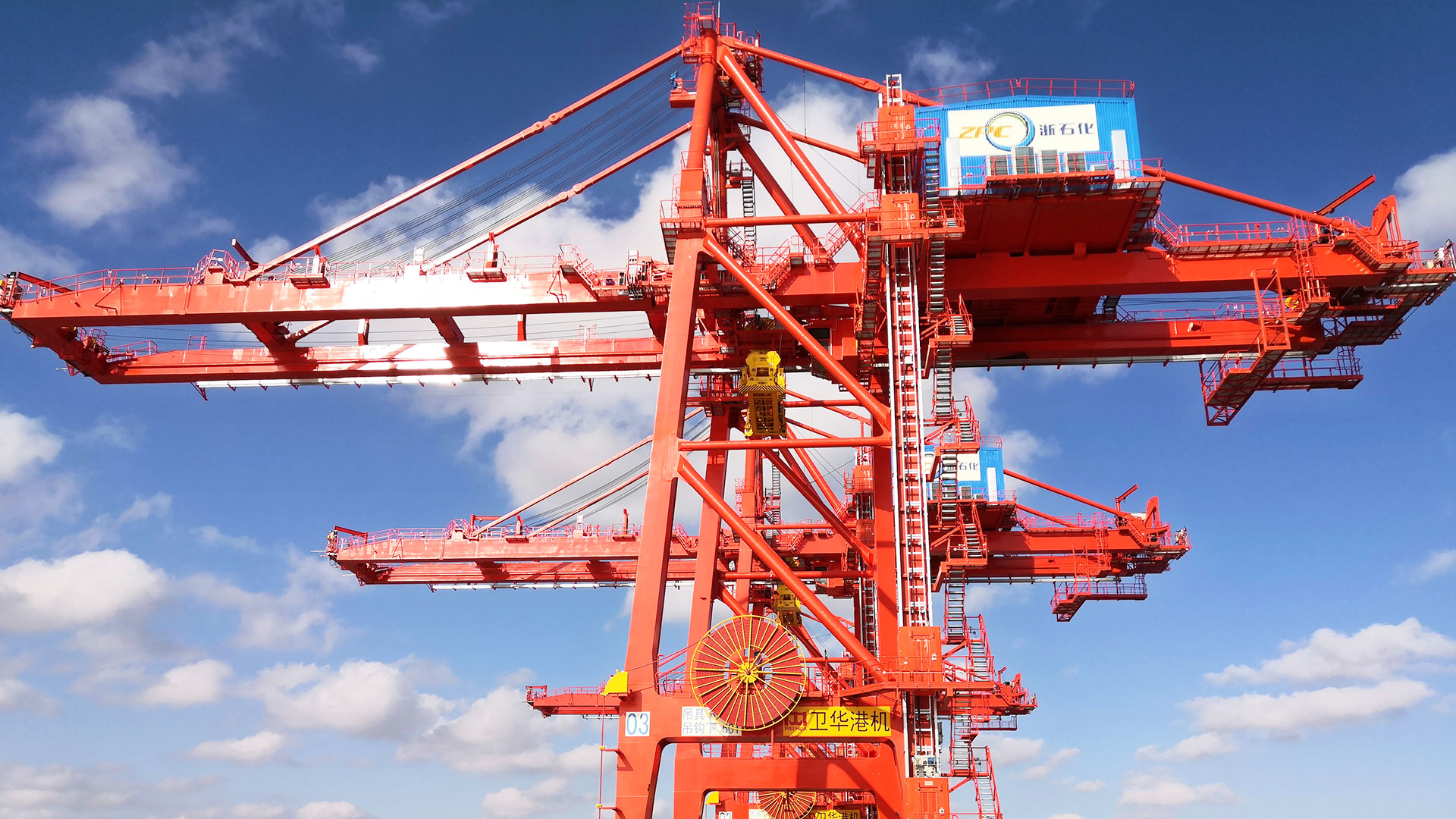 衛華海洋建造國內首臺3000噸級門式起重機